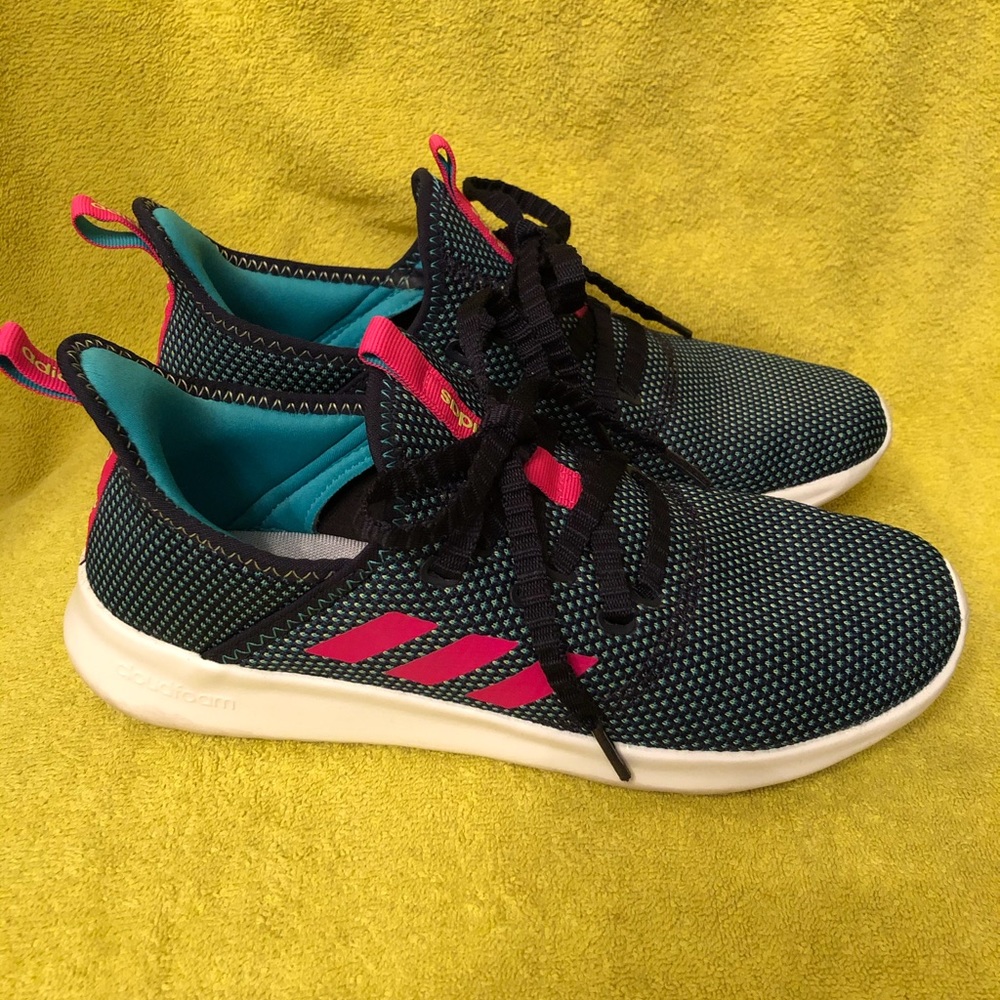Adidas Women’s sz 8.5 EUC